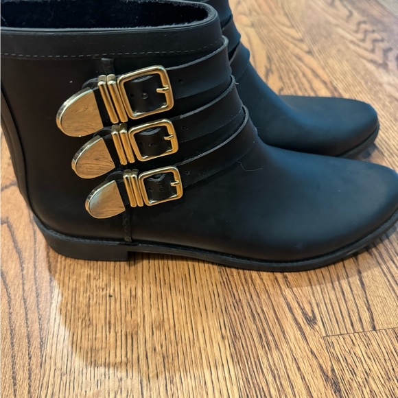 Fenton Rain Bootie in Black & Gold
Loeffler Randall size 9 - Picture 5 of 8